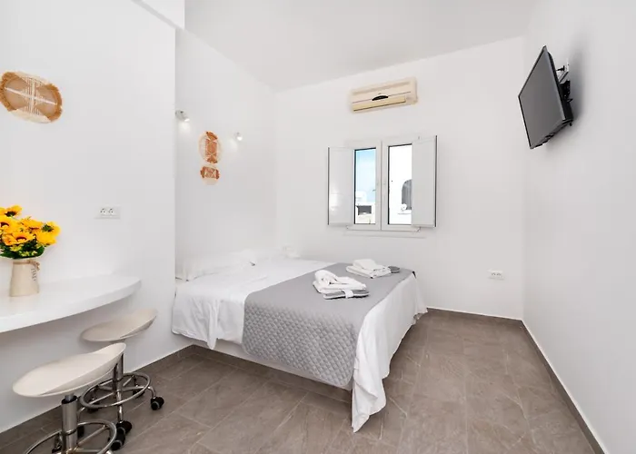 Thallos Cave House And *