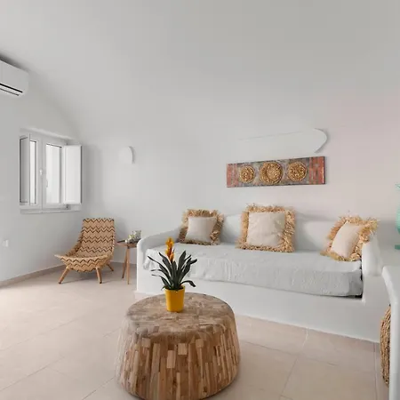 Thallos Cave House And * Karterados (Santorini)