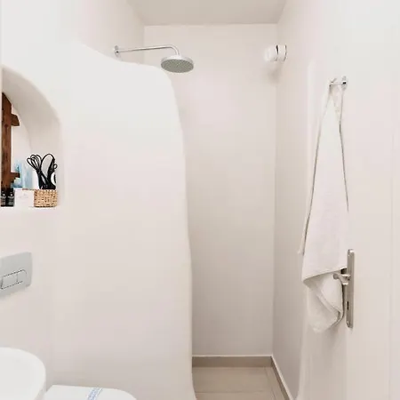 Thallos Cave House And Karterados (Santorini)