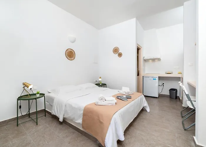 Feriehus Thallos Cave House And *