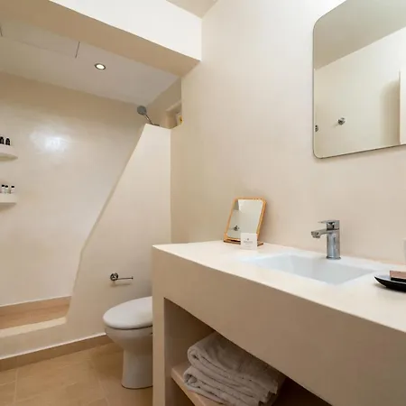 Thallos Cave House And Karterados (Santorini)